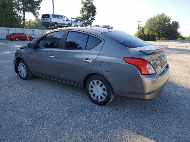 Седани NISSAN VERSA 2015 Сірий