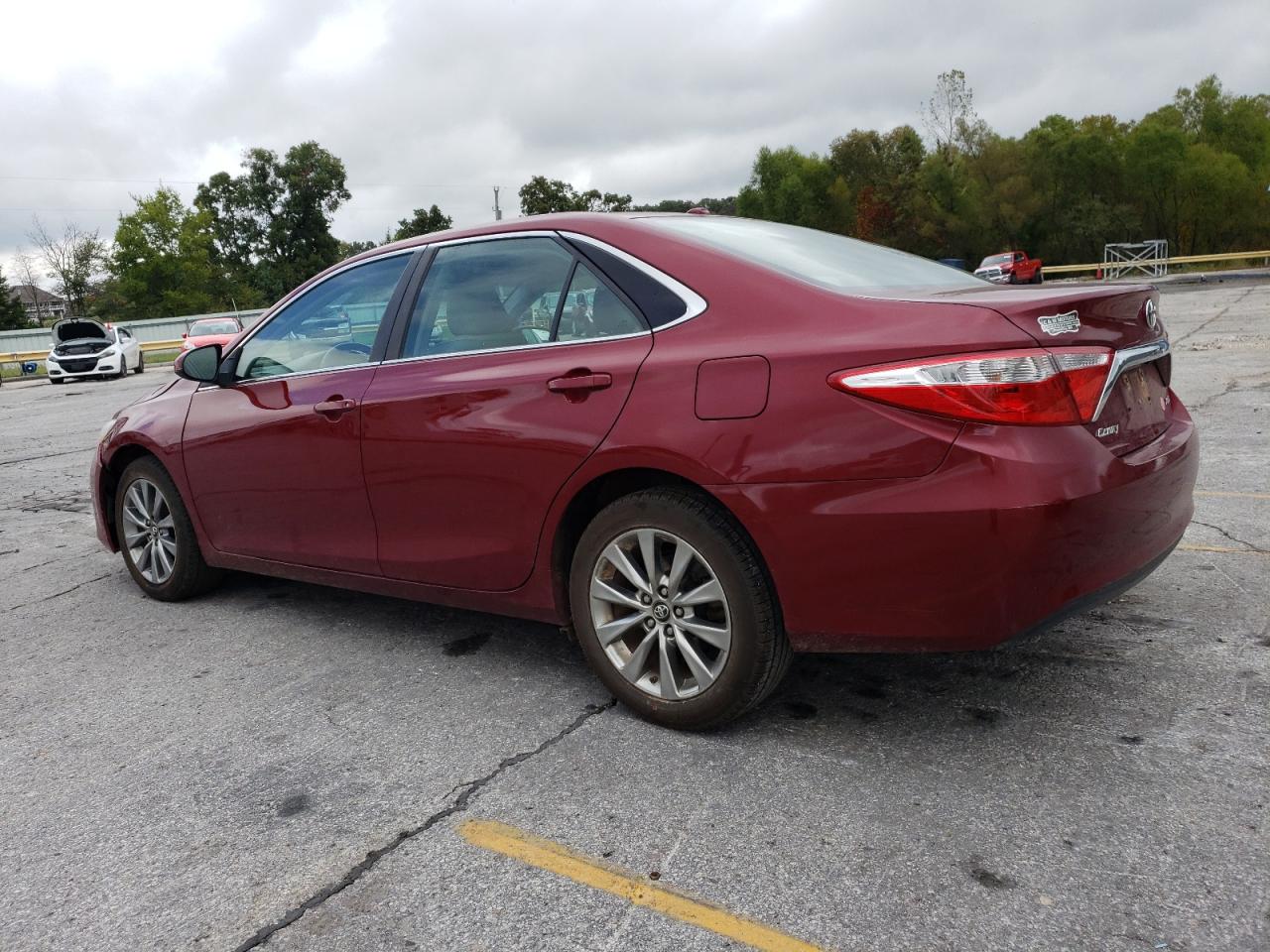 4T1BF1FKXGU594892 2016 TOYOTA CAMRY - Image 2