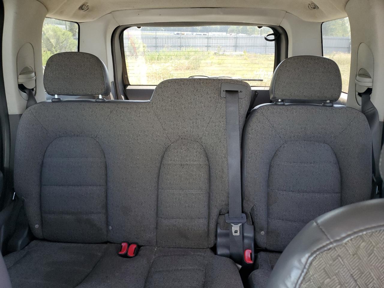 2005 Ford Explorer - Image 10