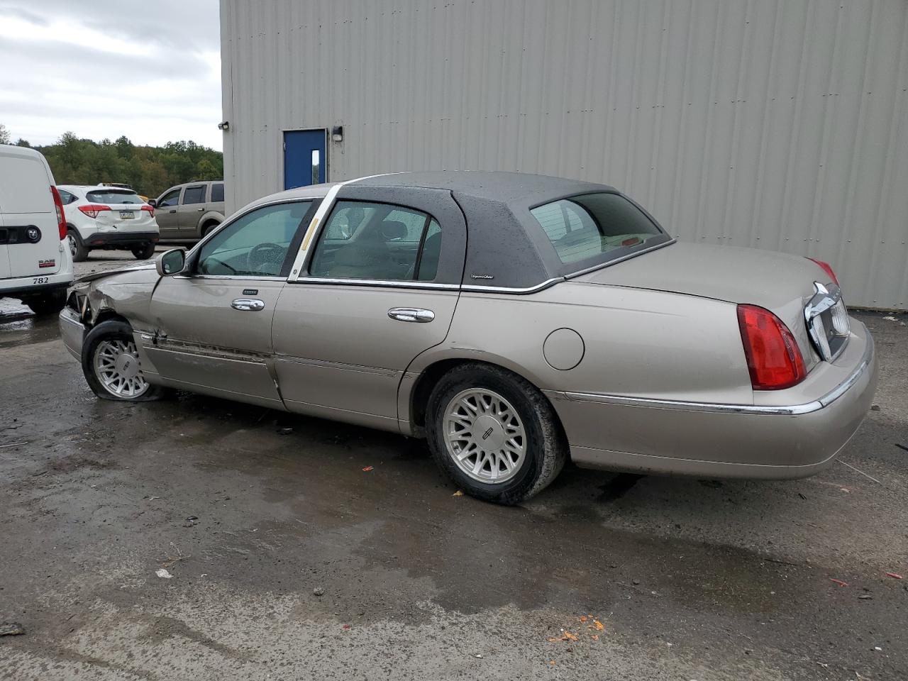 1LNHM82W0XY669187 1999 Lincoln Town Car Signature