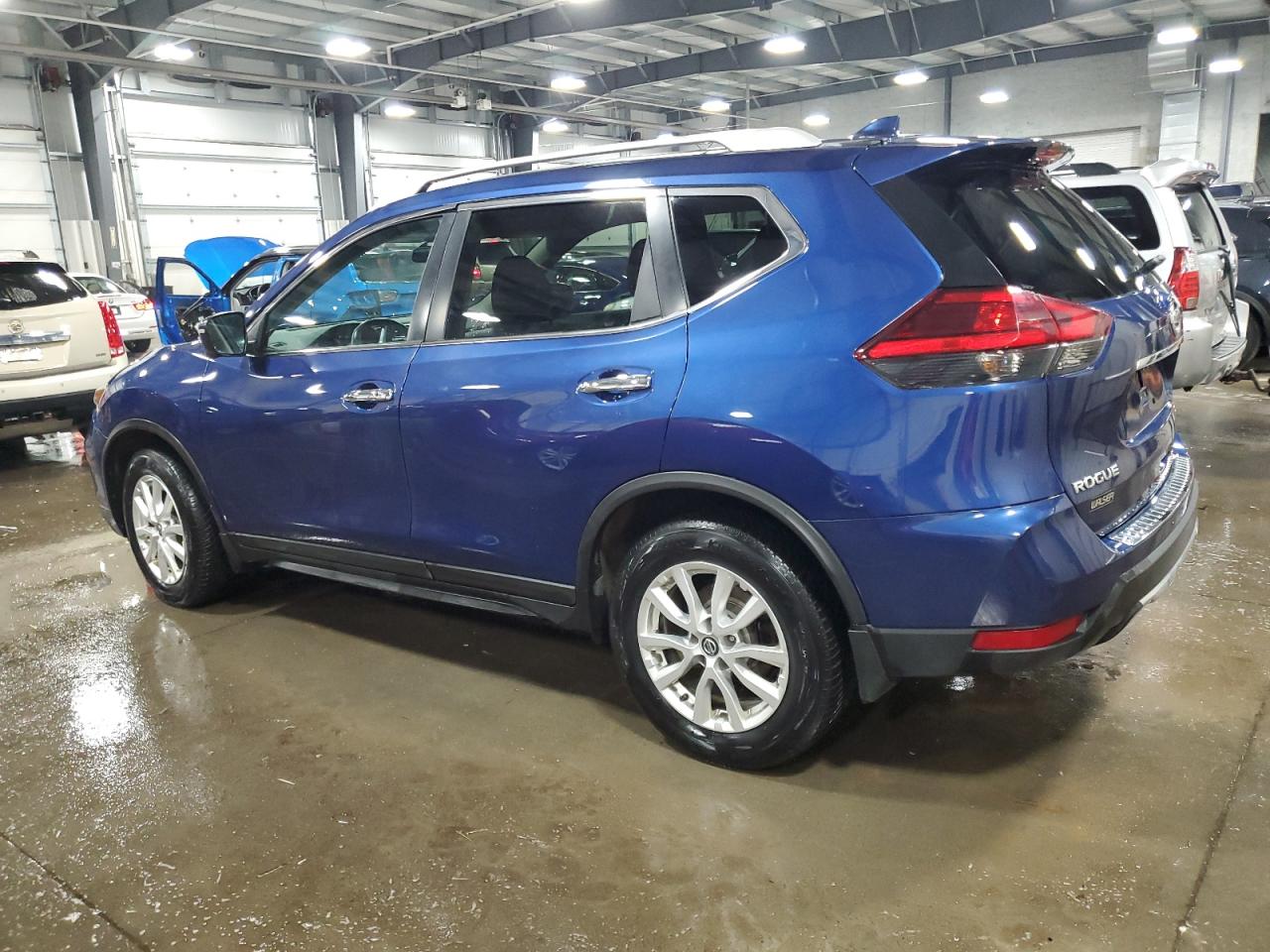 5N1AT2MV7HC759201 2017 NISSAN ROGUE - Image 2