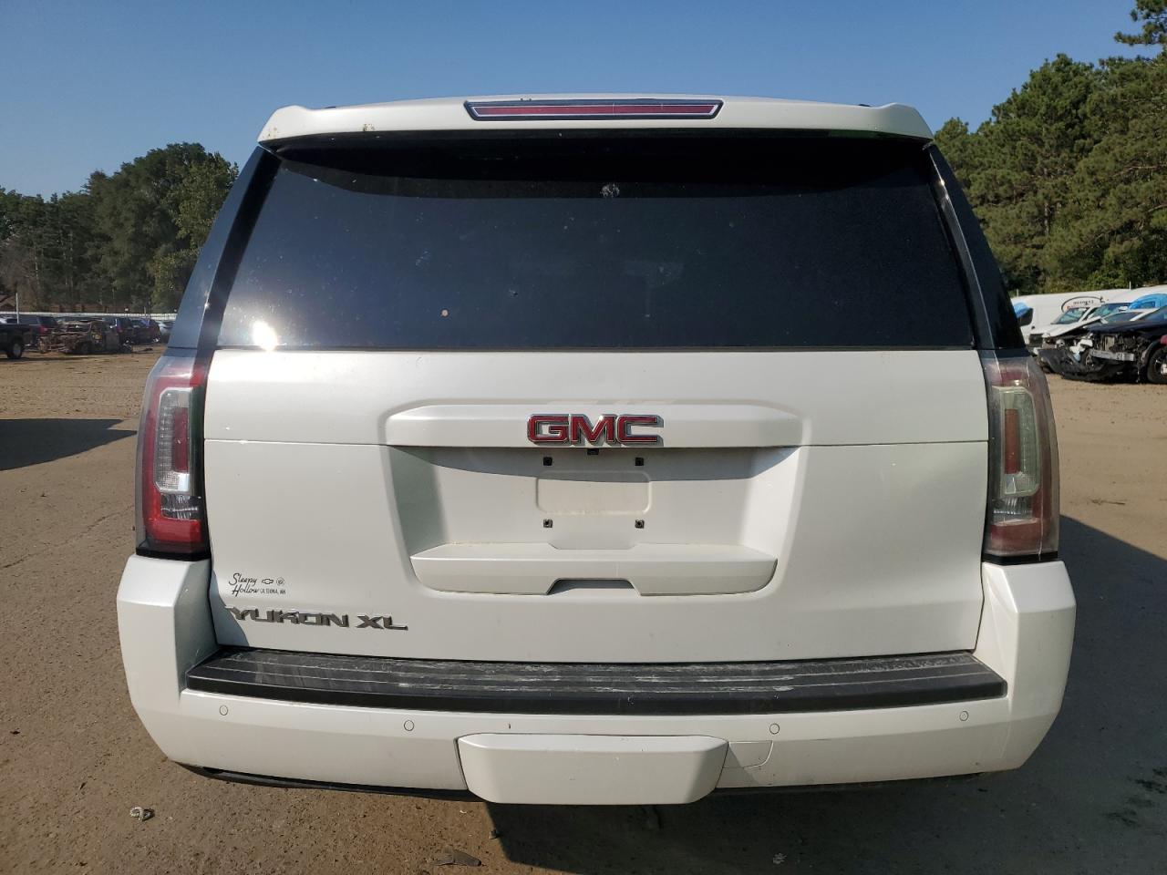 1GKS2GKC7HR335139 2017 GMC Yukon Xl K1500 Slt