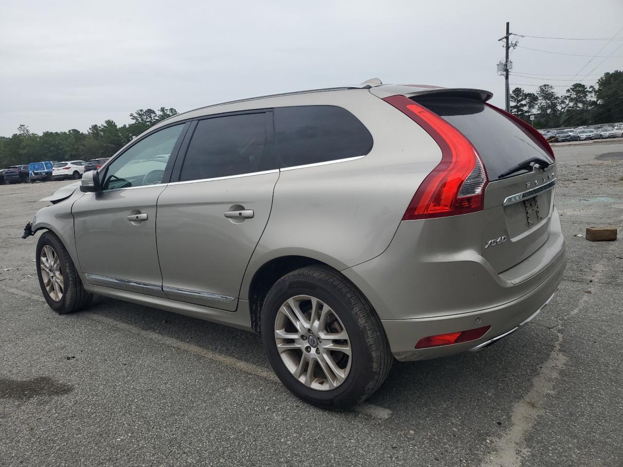 VIN YV440MDK6F2739744 2015 VOLVO XC60 no.2