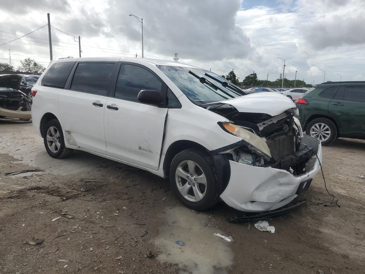 2015 Toyota Sienna - Image 4