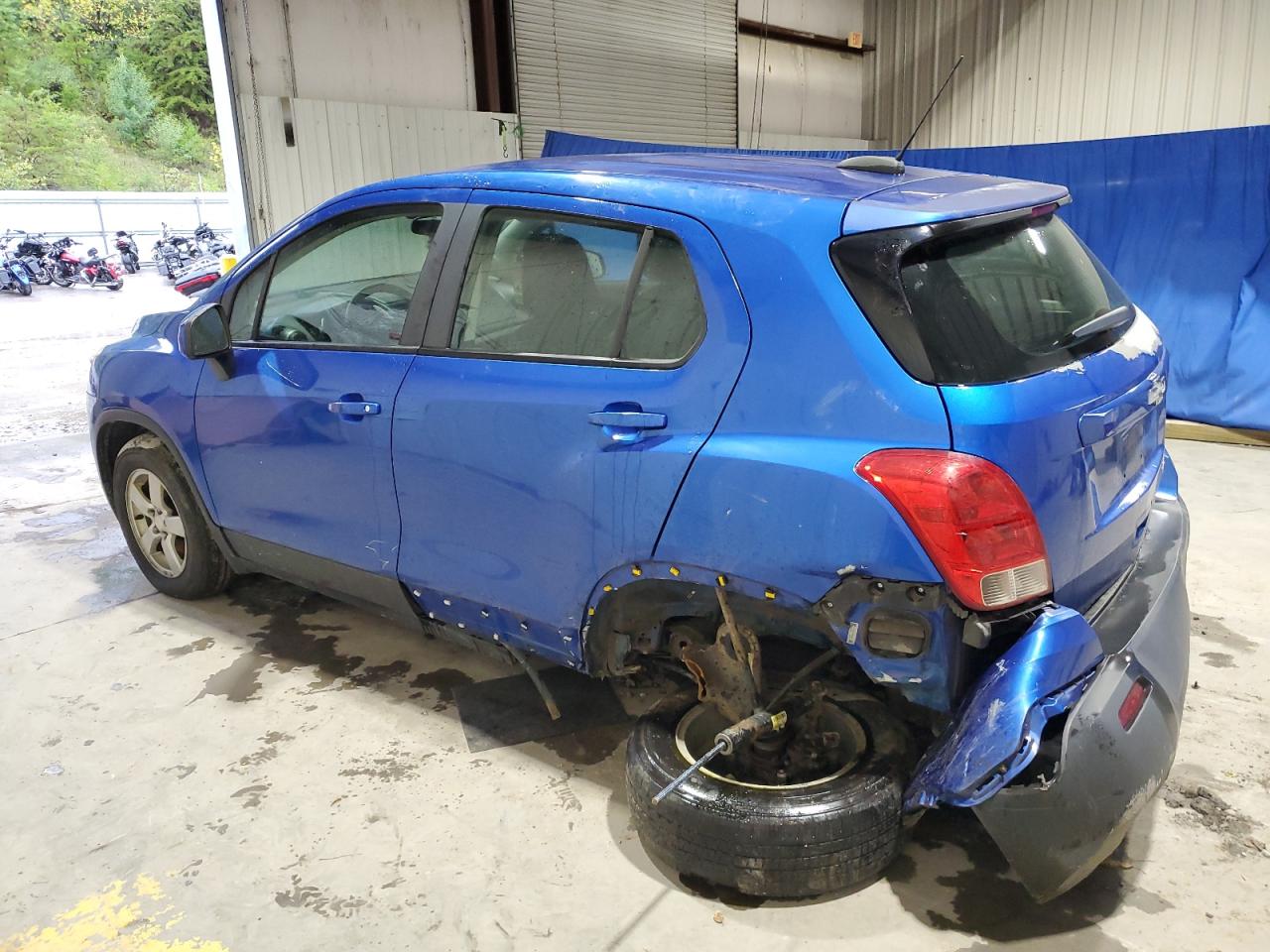 KL7CJPSB1FB263660 2015 CHEVROLET TRAX - Image 2