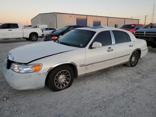 2002 Lincoln Town Car Signature na sprzedaż w Haslet, TX - Front End