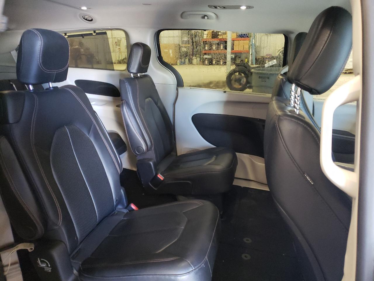 2019 Chrysler Pacifica - Image 11
