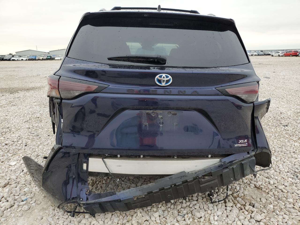 5TDYRKEC8PS159136 2023 Toyota Sienna Xle