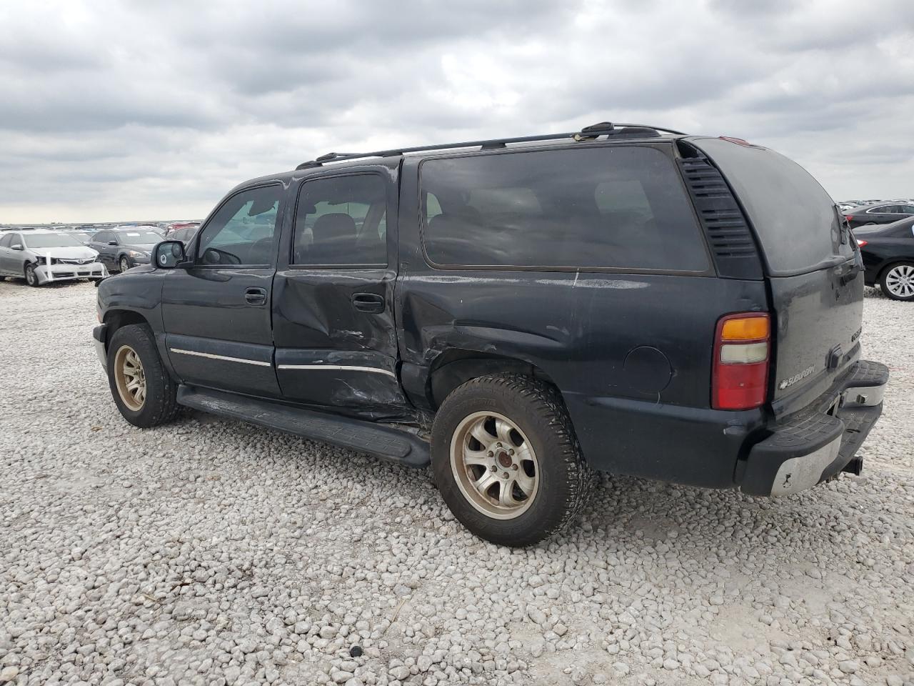 2001 Chevrolet Suburban - Image 2
