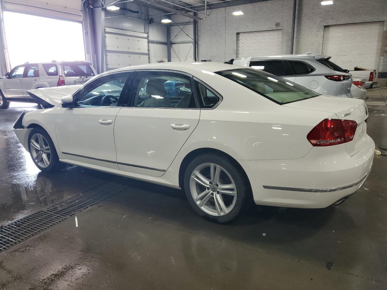 1VWBT7A30FC010999 2015 VOLKSWAGEN PASSAT - Image 2