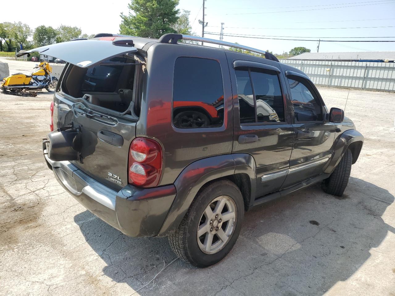 2005 Jeep Liberty (North America) - Image 3