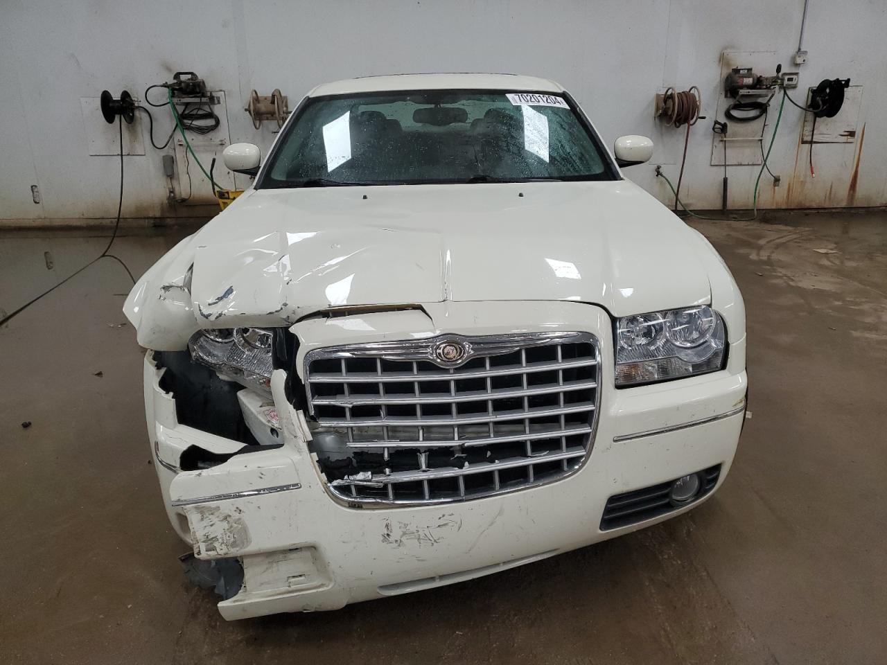 2005 Chrysler 300 - Image 5