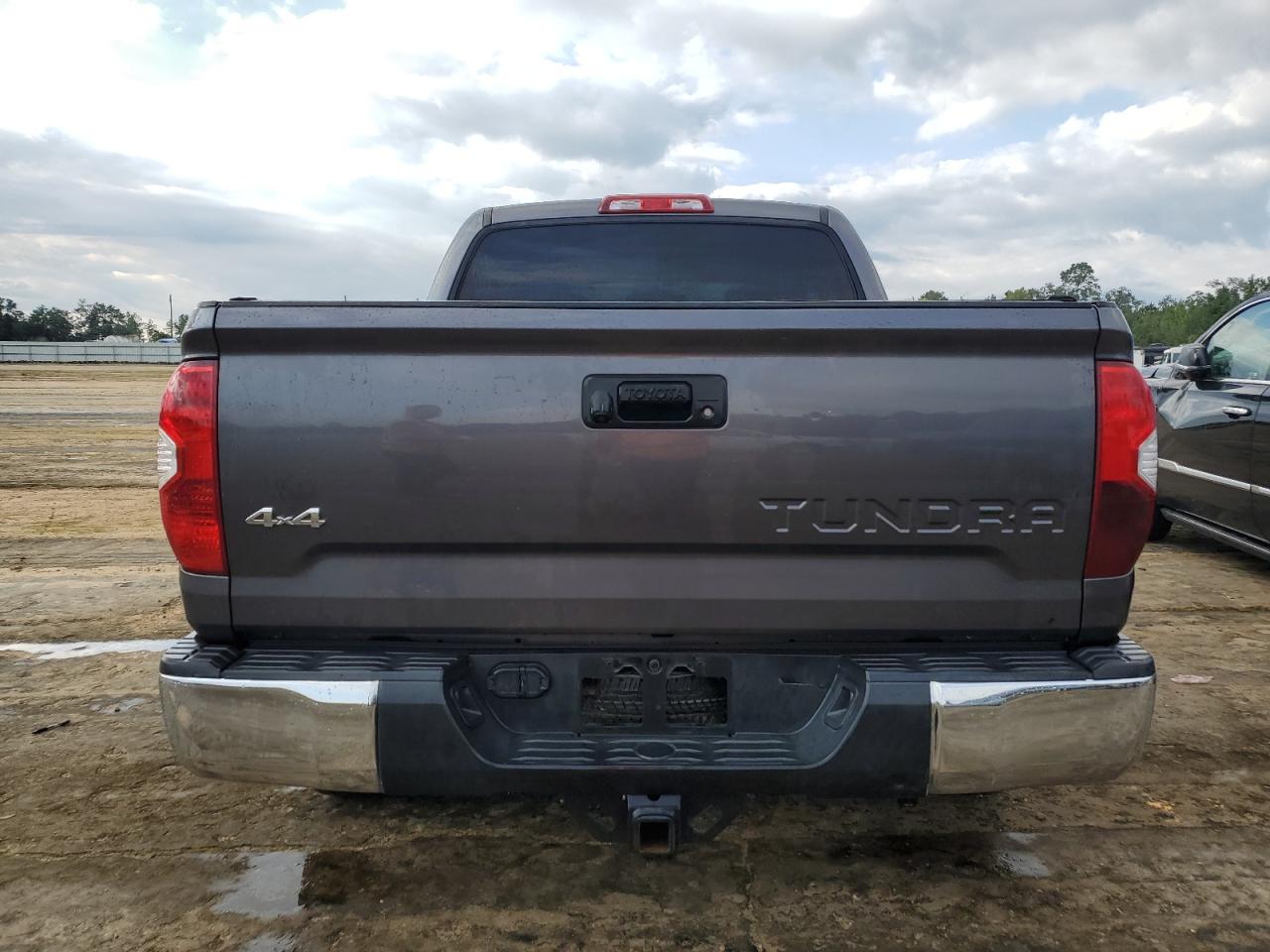 5TFDW5F16HX625793 2017 Toyota Tundra Crewmax Sr5