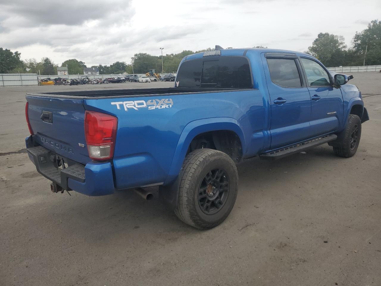 VIN 5TFDZ5BN1HX020953 2017 TOYOTA TACOMA no.3