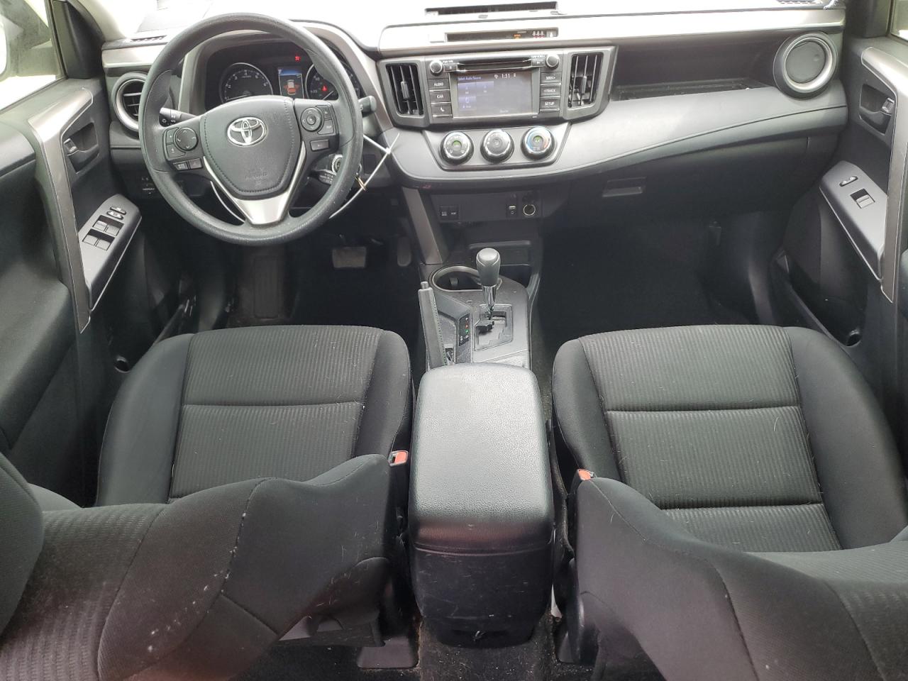 JTMZFREV9JJ178354 2018 Toyota Rav4 Le