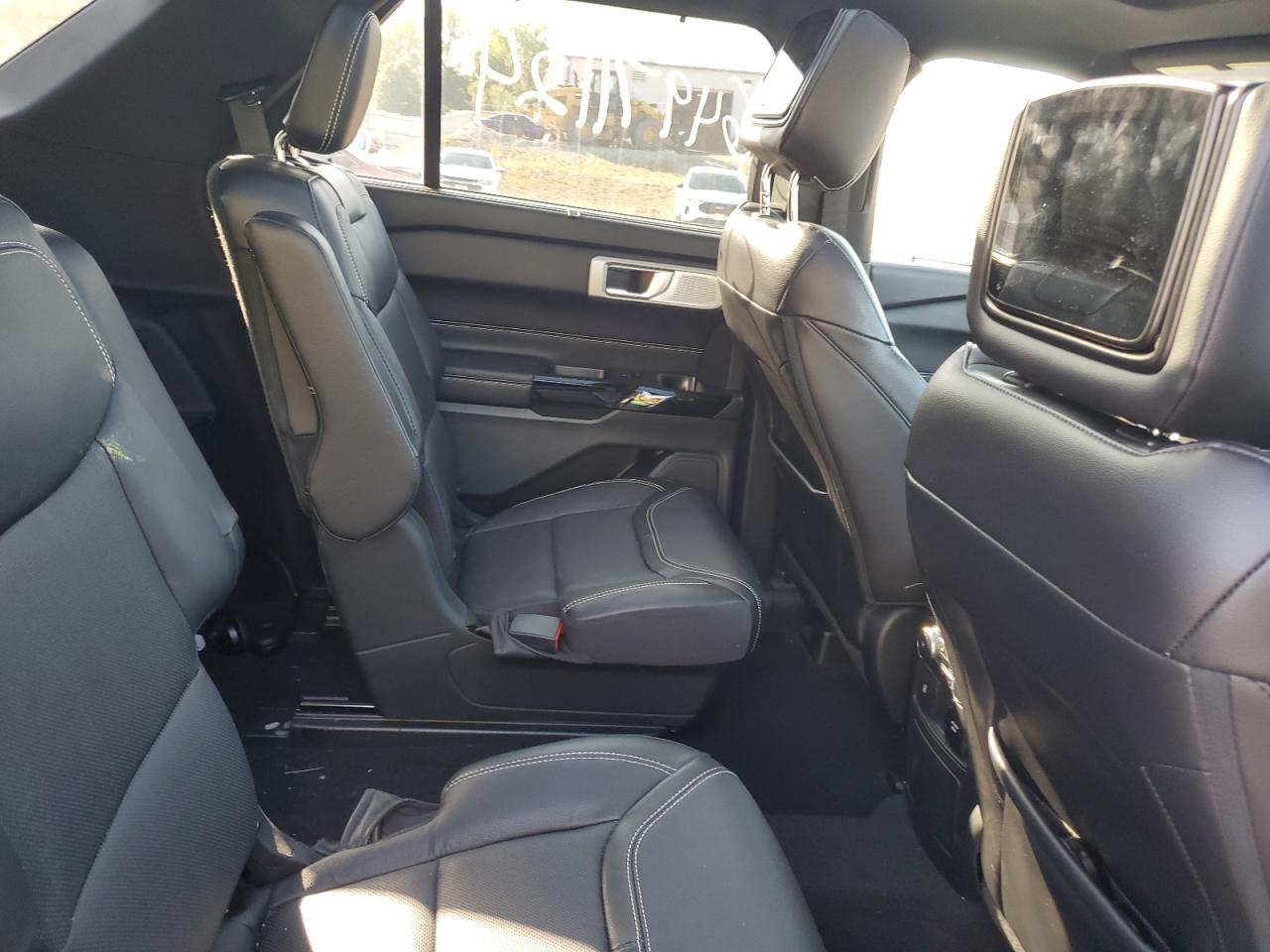 2022 Ford Explorer - Image 11