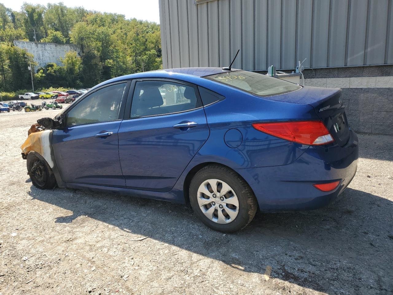 KMHCT4AE3HU235420 2017 HYUNDAI ACCENT - Image 2