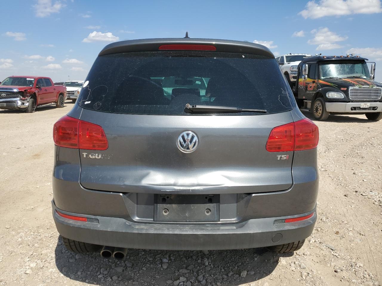 WVGRV7AX6HK012601 2017 Volkswagen Tiguan Wolfsburg