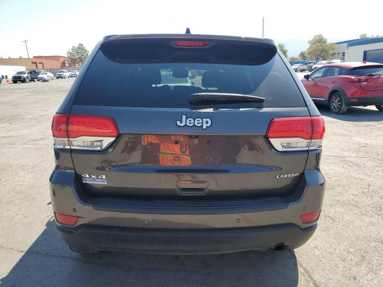 1C4RJFAG1KC677286 2019 Jeep Grand Cherokee Laredo