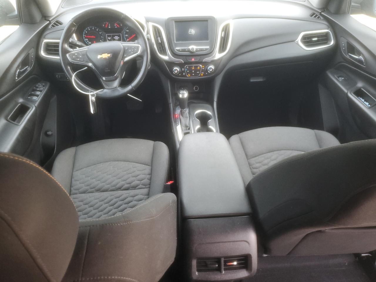 3GNAXJEV5JS645853 2018 Chevrolet Equinox Lt