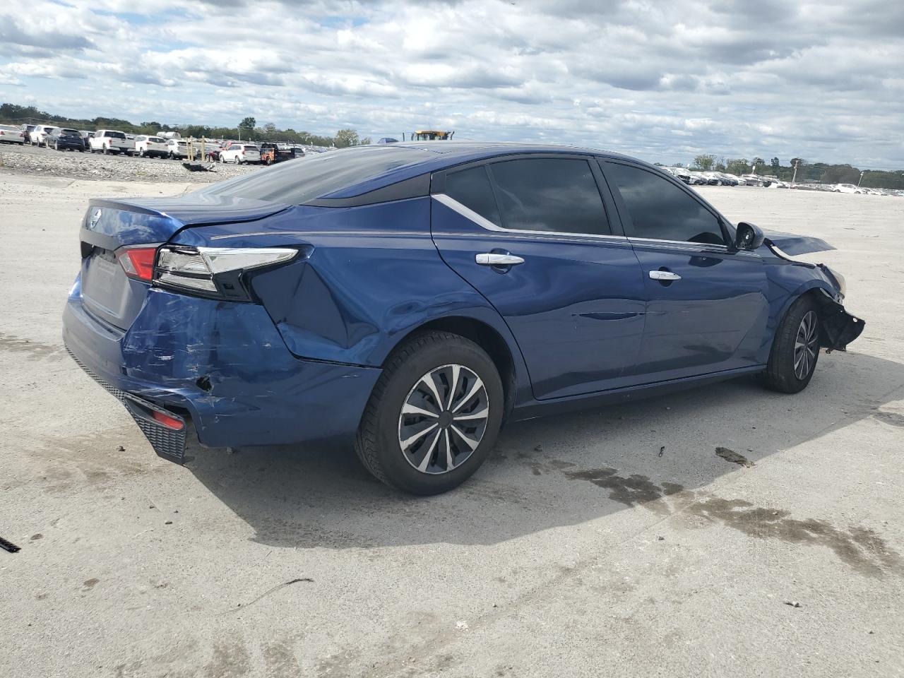 2020 Nissan Altima - Image 3