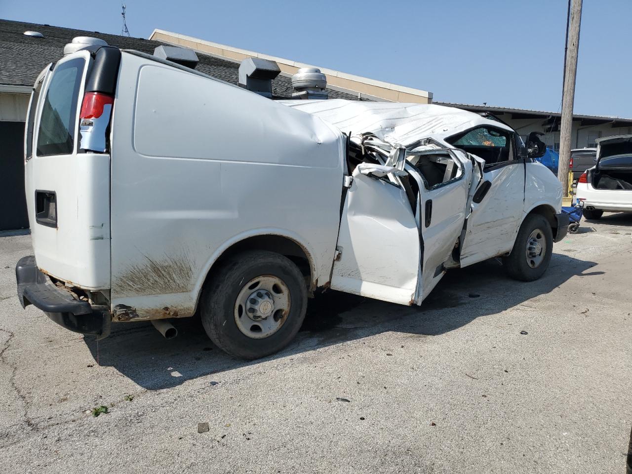 2009 Chevrolet Express - Image 3