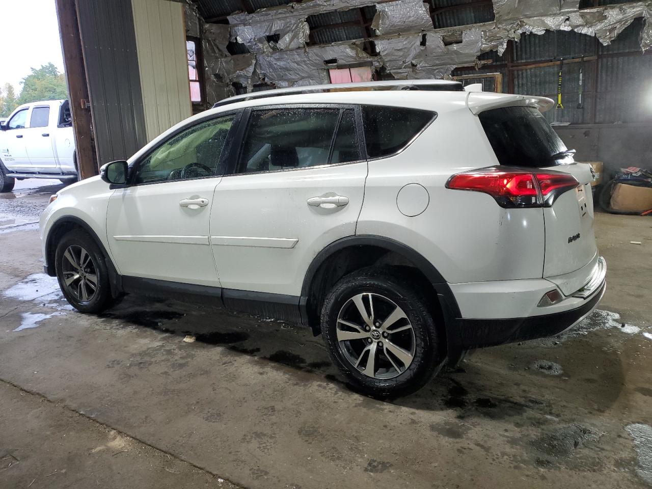 JTMRFREV6JD228383 2018 TOYOTA RAV 4 - Image 2