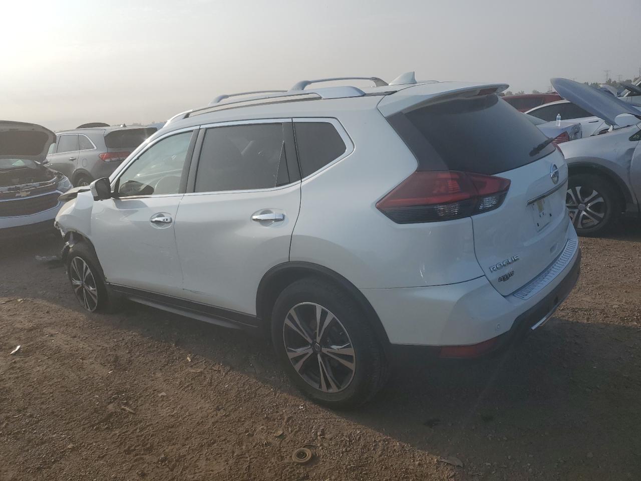 JN8AT2MV7KW384215 2019 NISSAN ROGUE - Image 2