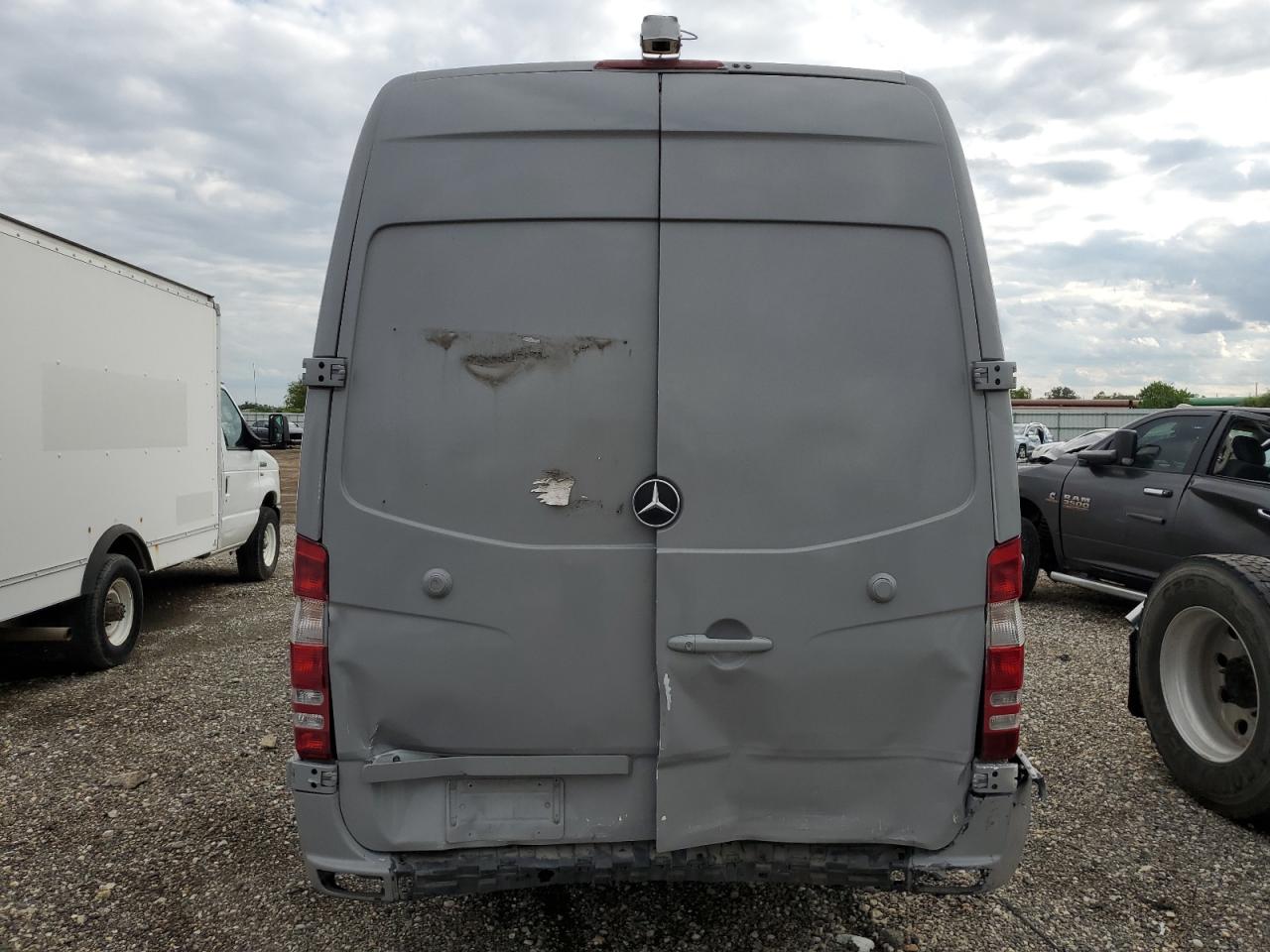 WD3PE8CB4B5587945 2011 Mercedes-Benz Sprinter 2500