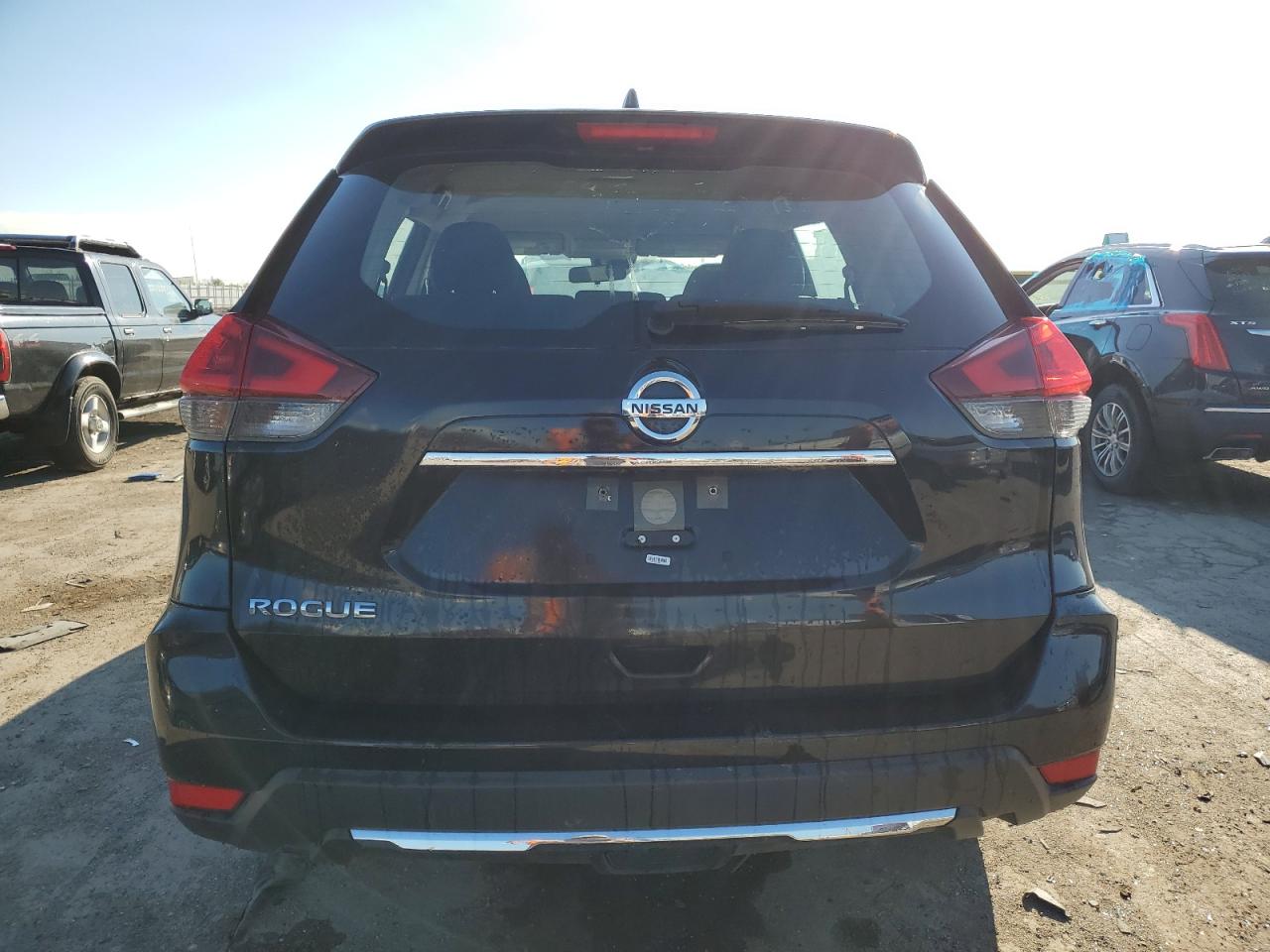 2020 Nissan Rogue S VIN: JN8AT2MT4LW011245 Lot: 73577304