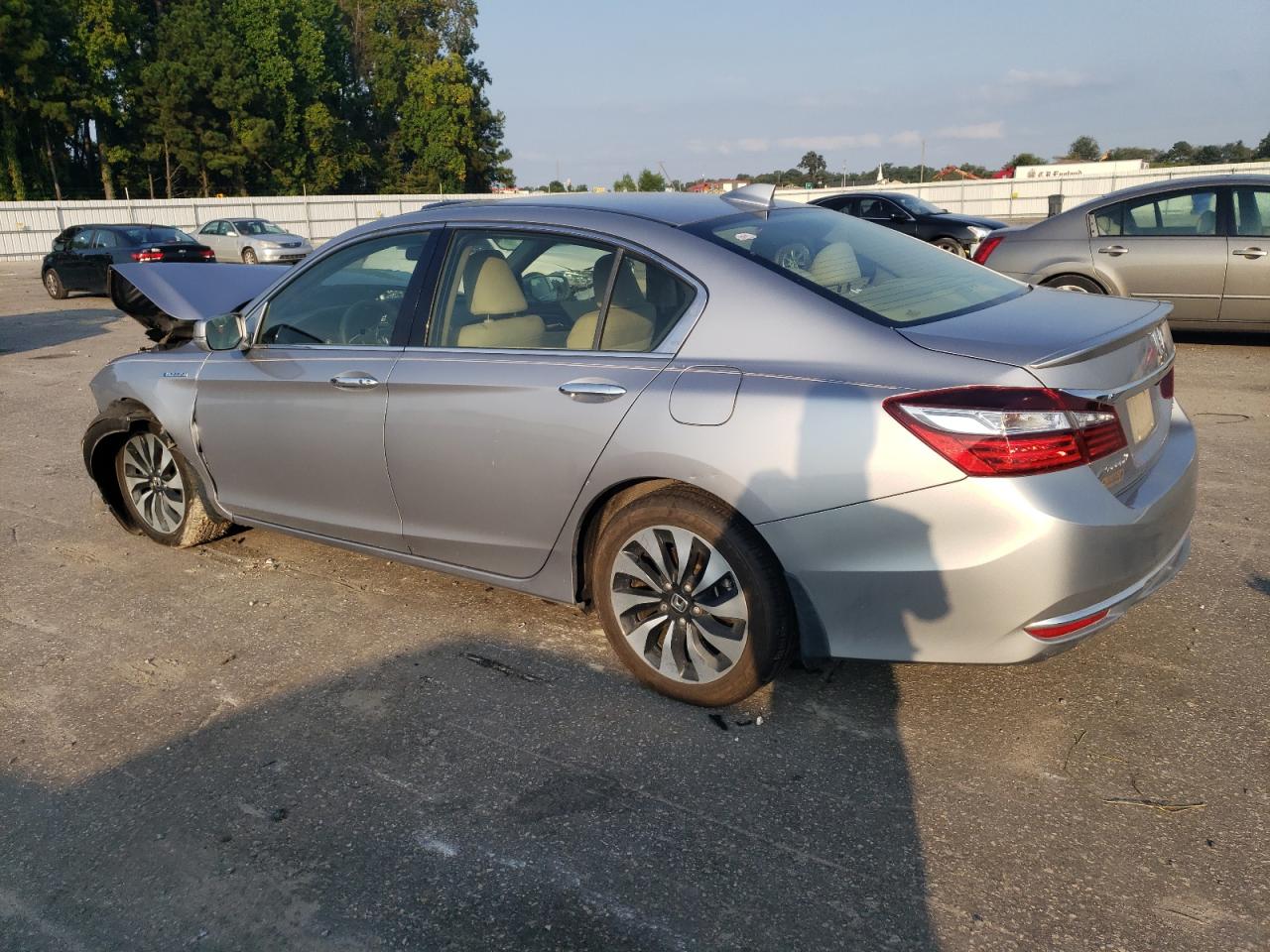 JHMCR6F33HC015589 2017 HONDA ACCORD - Image 2