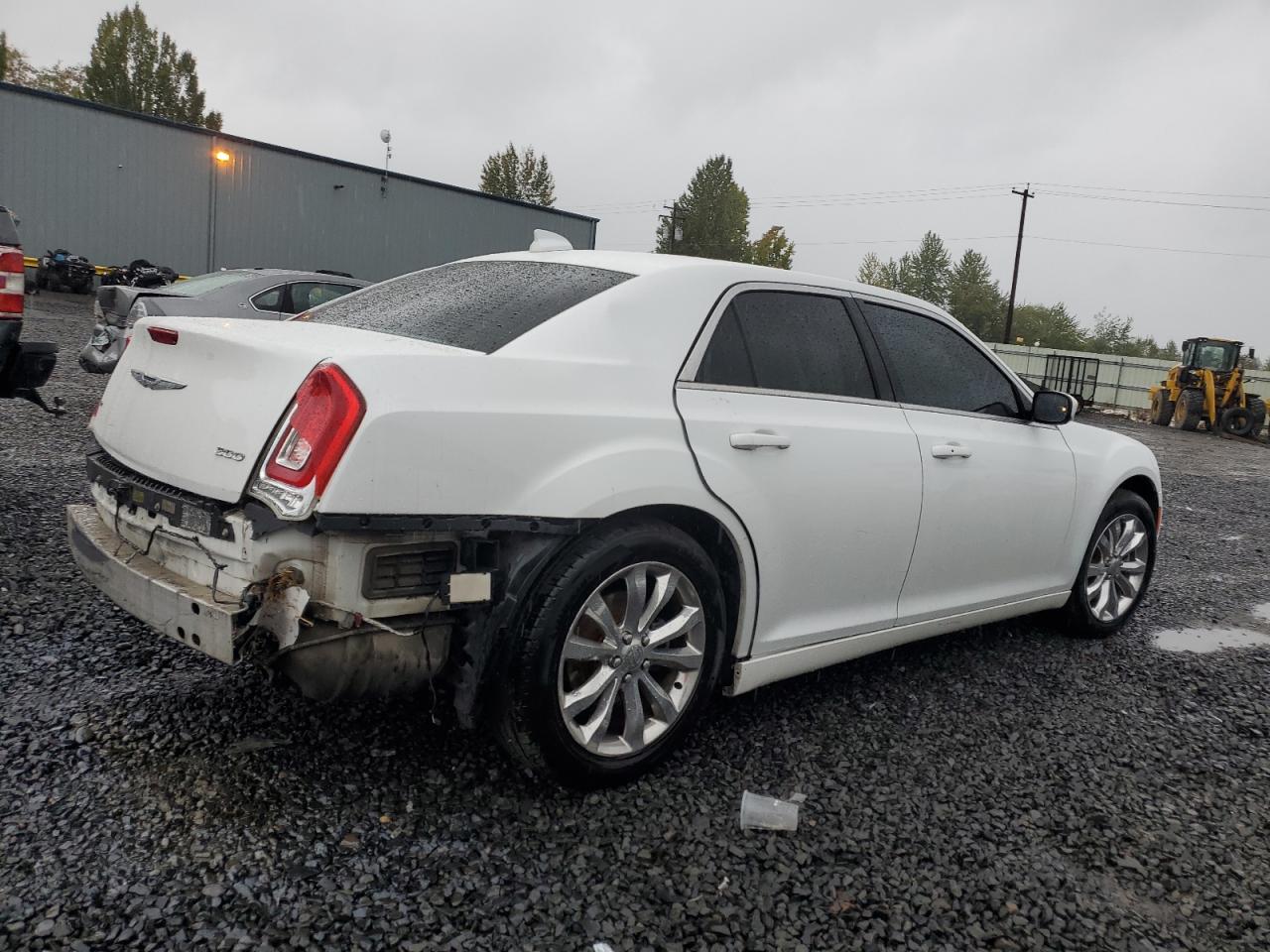 2016 Chrysler 300 - Image 3