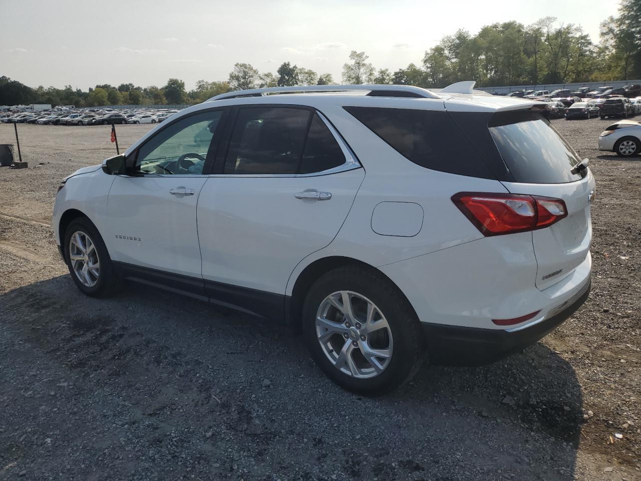 3GNAXVEV0JS571300 2018 CHEVROLET EQUINOX - Image 2