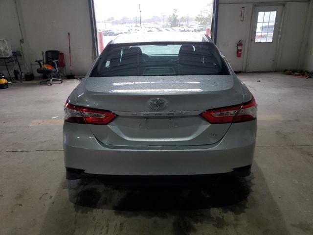  TOYOTA CAMRY 2018 Srebrny