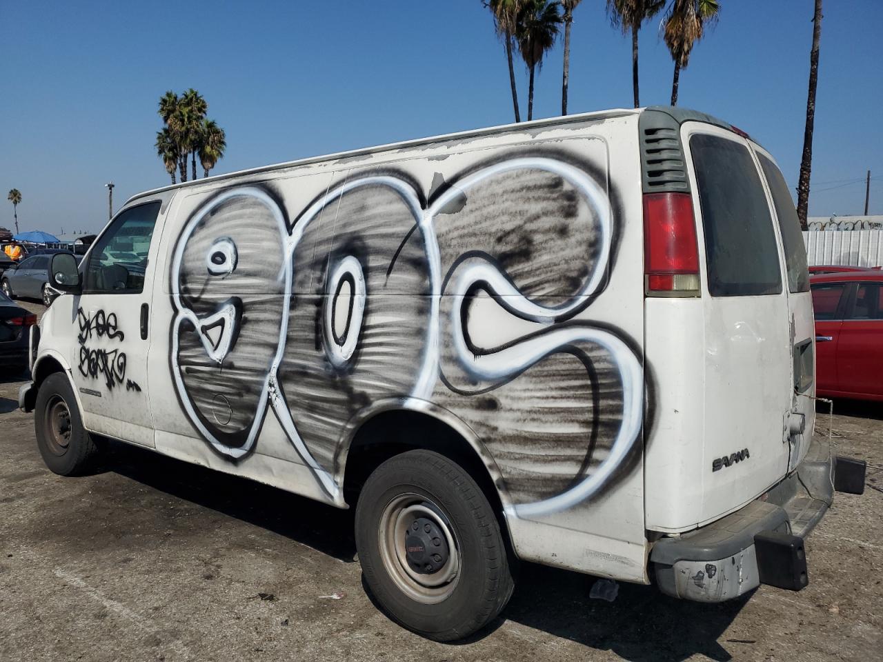 2002 GMC Savana - Image 2