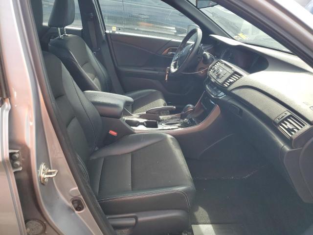 Sedans HONDA ACCORD 2016 Srebrny