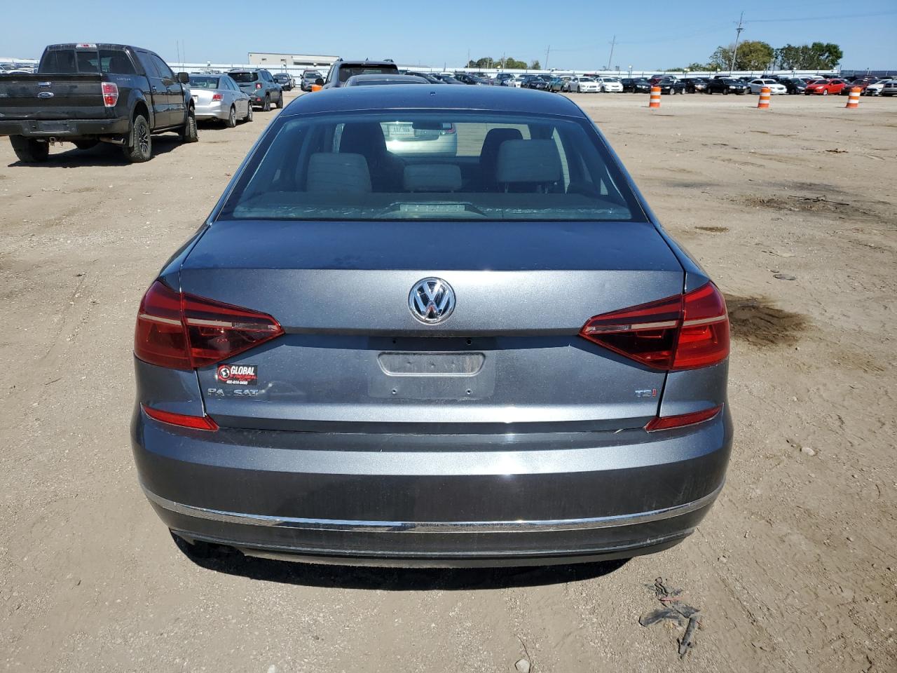 1VWAA7A33JC024003 2018 Volkswagen Passat S