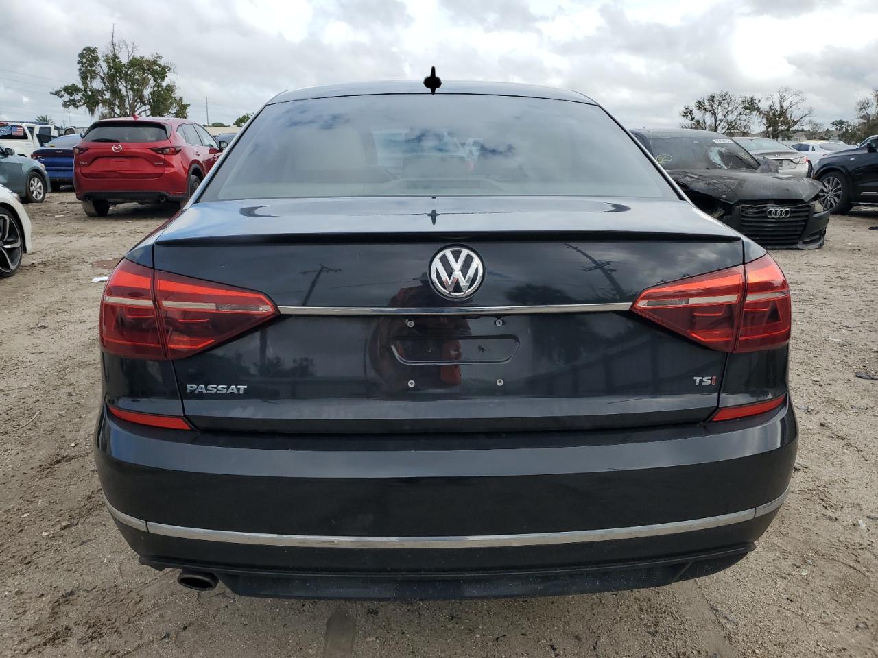 1VWDT7A32HC051615 2017 Volkswagen Passat R-Line