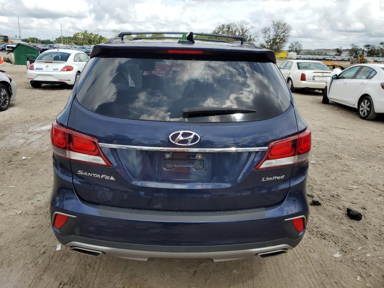 KM8SN4HF8HU214406 2017 Hyundai Santa Fe Se