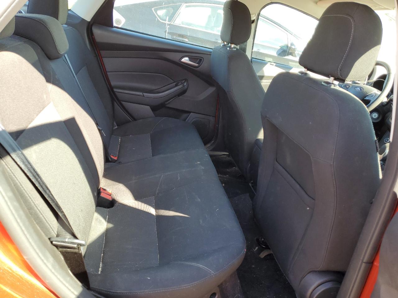 1FADP3F2XJL239231 2018 Ford Focus Se