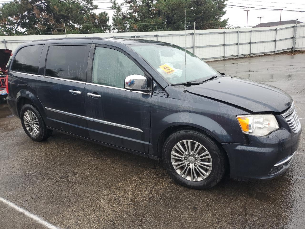 2014 Chrysler Town & Country - Image 4