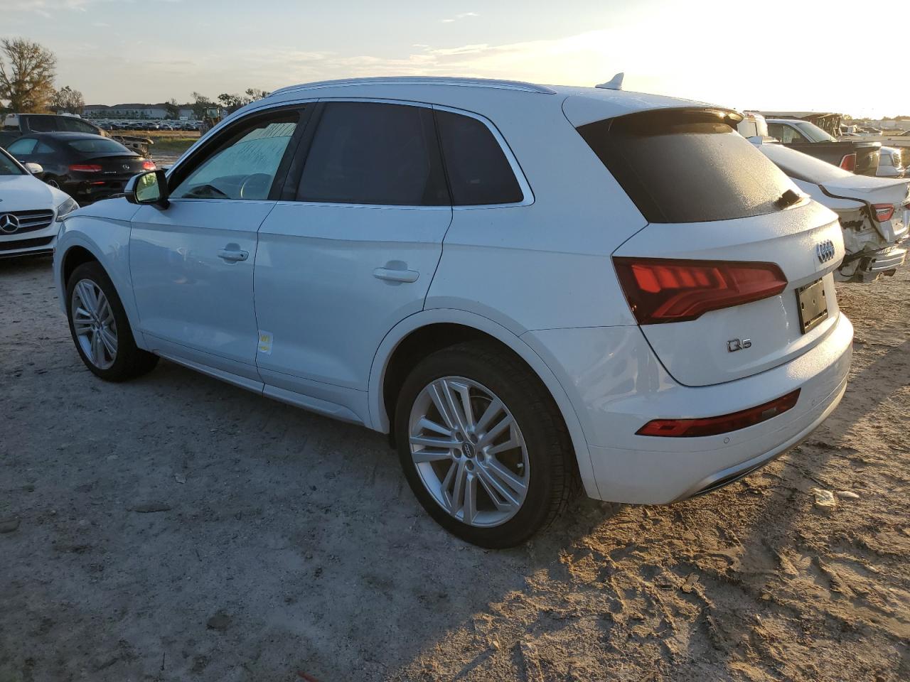 WA1BNAFY4K2131561 2019 AUDI Q5 - Image 2