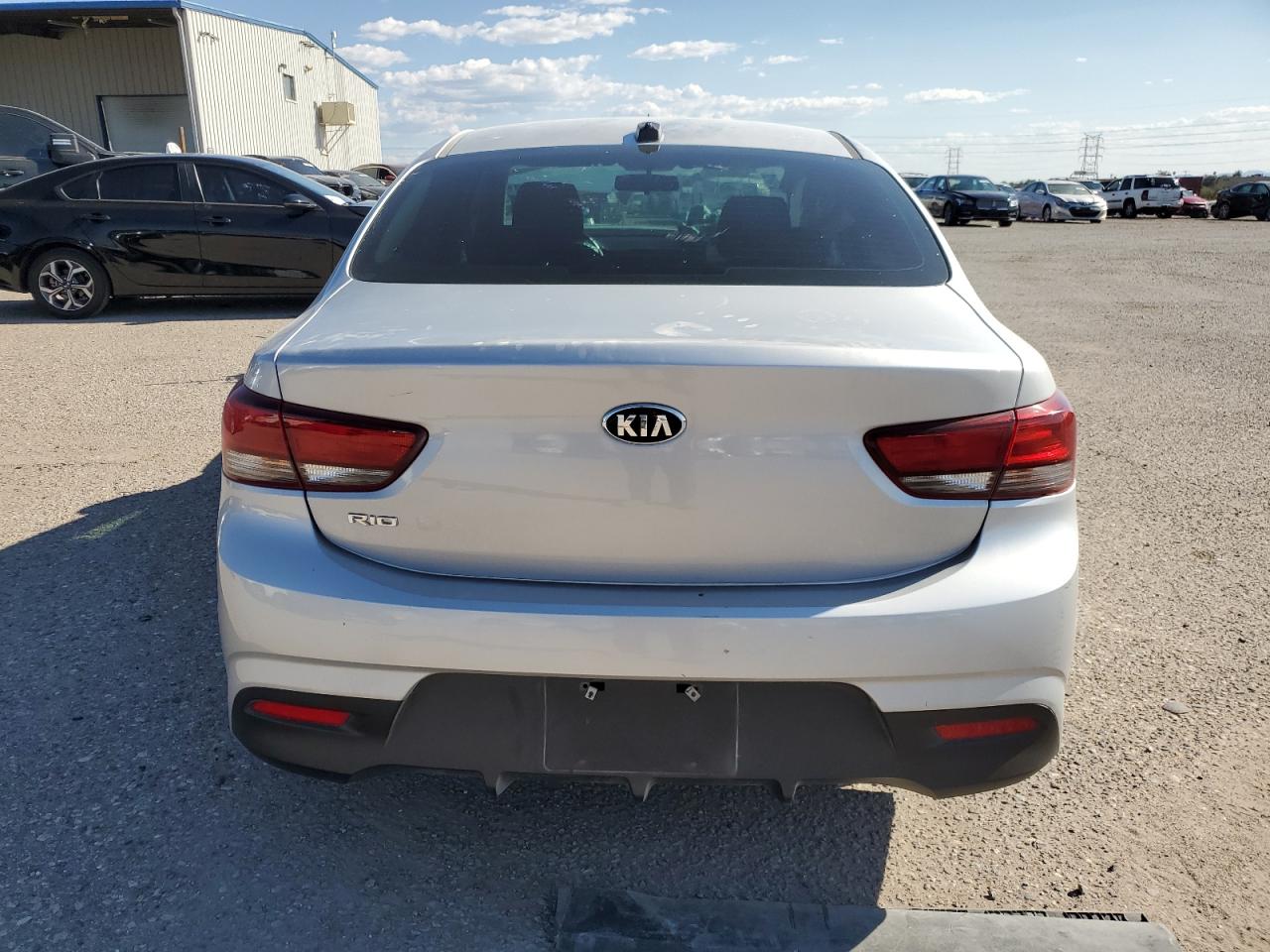 3KPA24AB8JE057612 2018 Kia Rio Lx