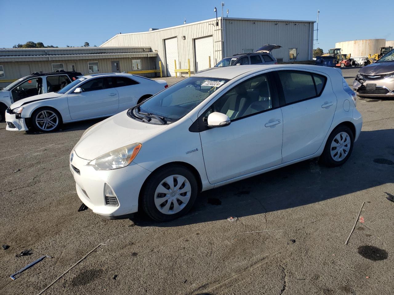 VIN JTDKDTB32D1046158 2013 TOYOTA PRIUS no.1