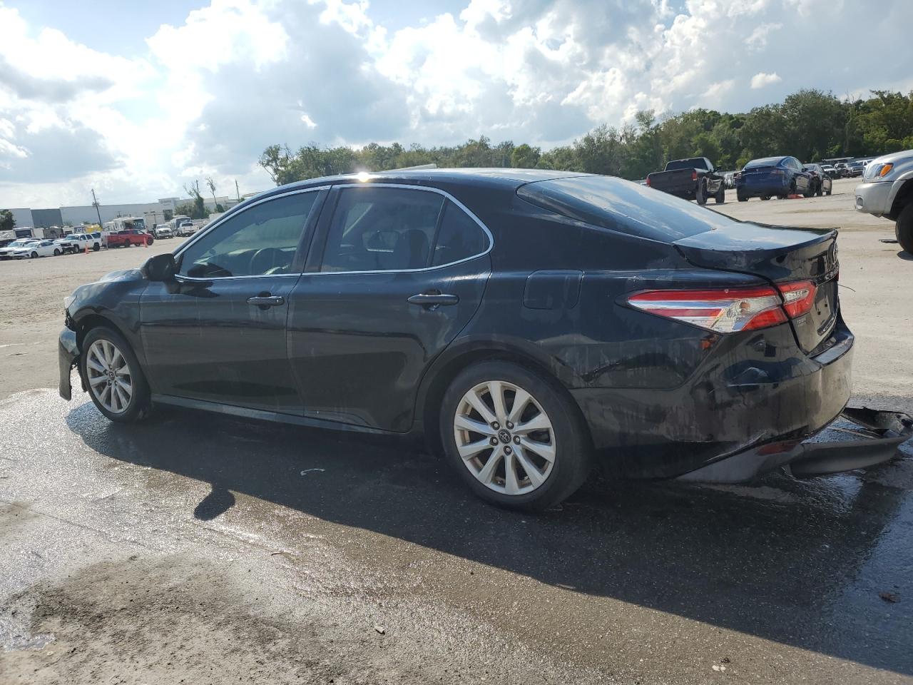 VIN 4T1B11HK4JU111125 2018 TOYOTA CAMRY no.2