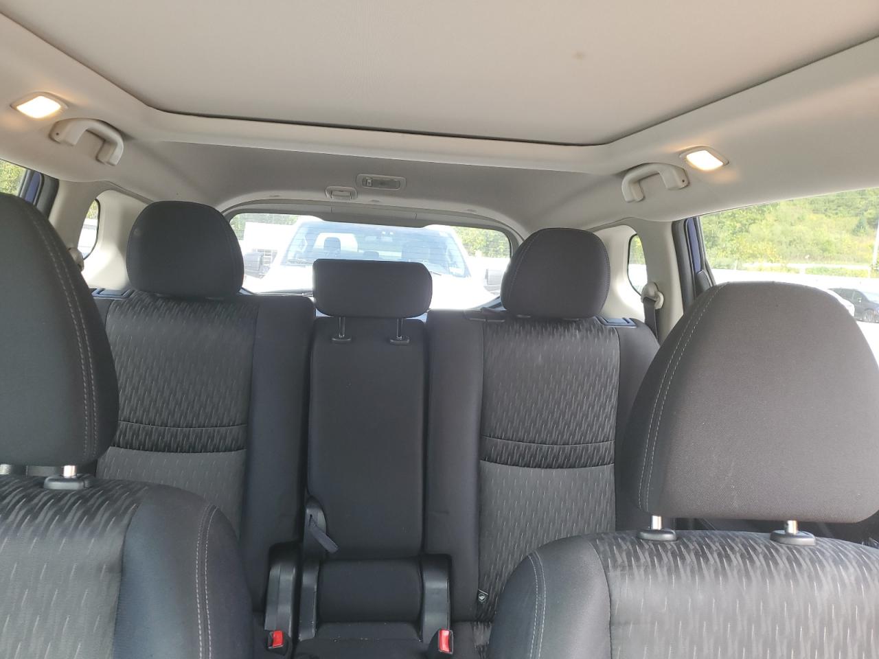 2017 Nissan Rogue - Image 10