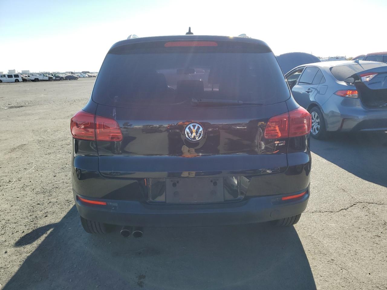 WVGAV7AX1HK012180 2017 Volkswagen Tiguan S