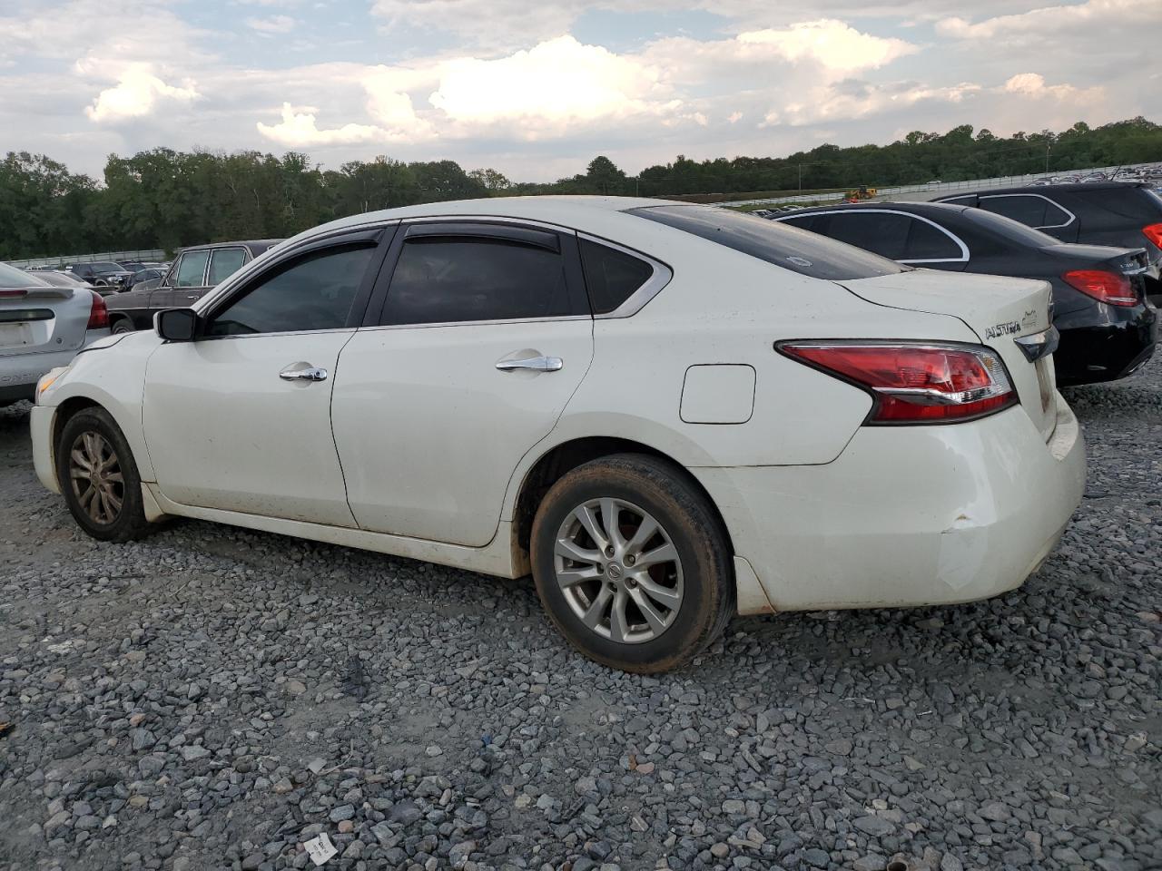 2015 Nissan Altima - Image 2