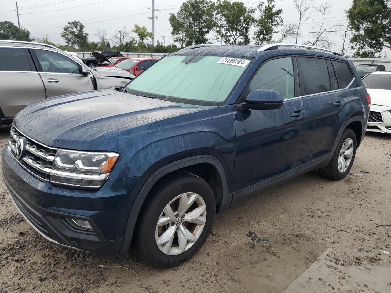 1V2CR2CA5JC569685 2018 VOLKSWAGEN ATLAS - Image 1