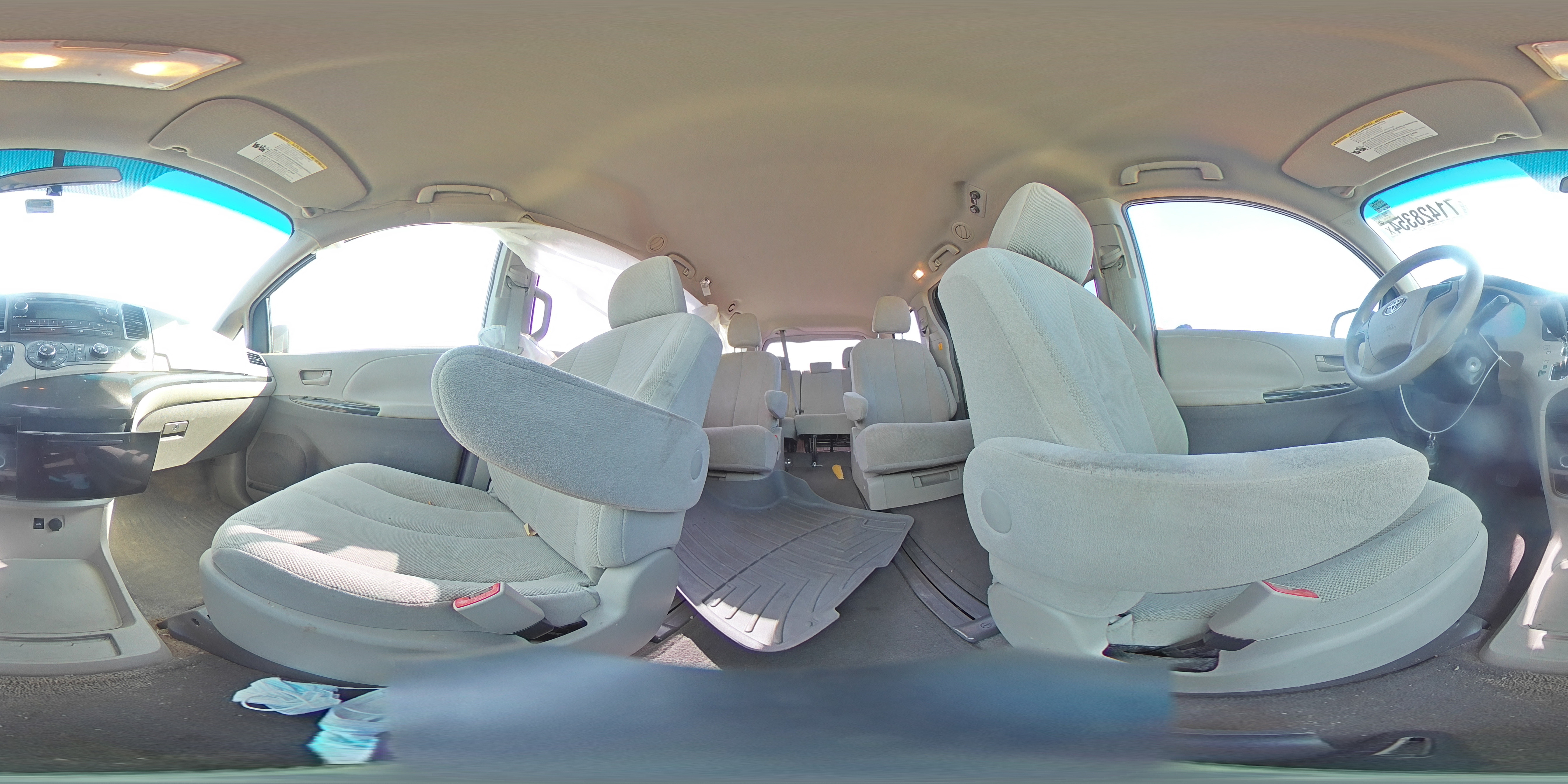 2011 Toyota Sienna - Image 13